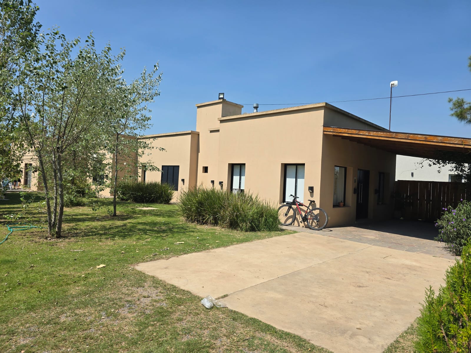 Excelente casa quinta con gran arboleda